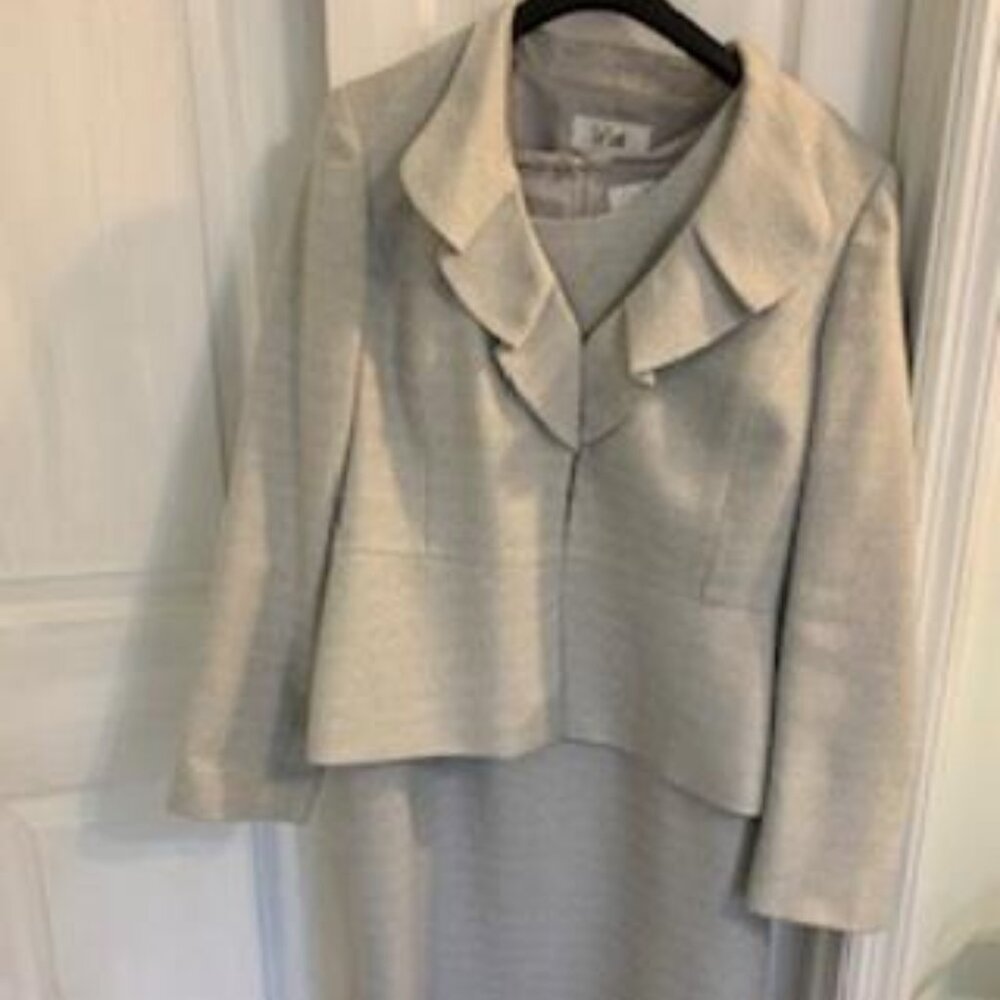 Le Suit 2 pc Dress Suit with pleated blazer, Sz 14P